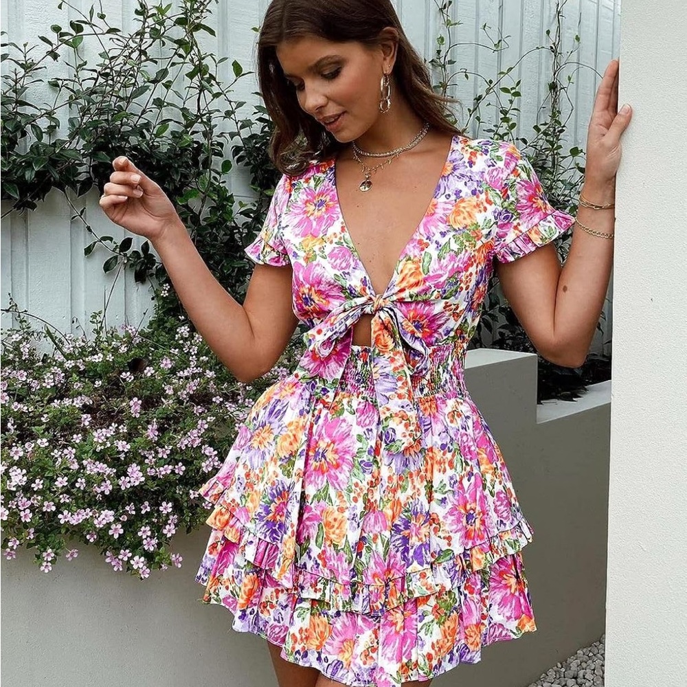 NWOT Flowery summer swing mini dress with tie front